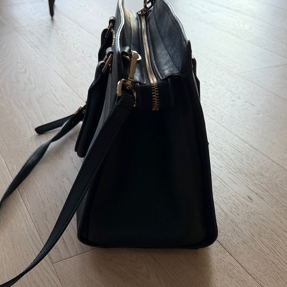 Michael Kors Elegant Black Tote with Gold Details - Picture 2 of 3